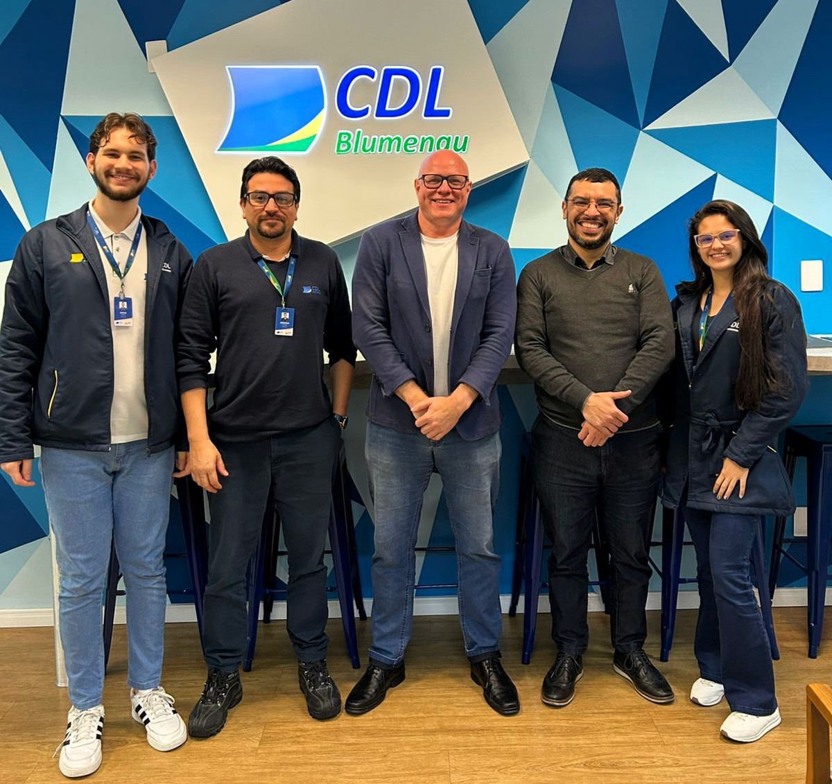 CDL Blumenau recebe visita do SPC Brasil para troca de experiências e fortalecimento de serviços aos associados