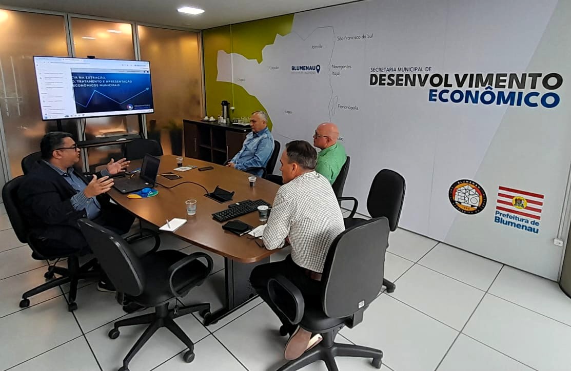 CDL Blumenau apresenta Observatório Econômico à Secretaria de Desenvolvimento 