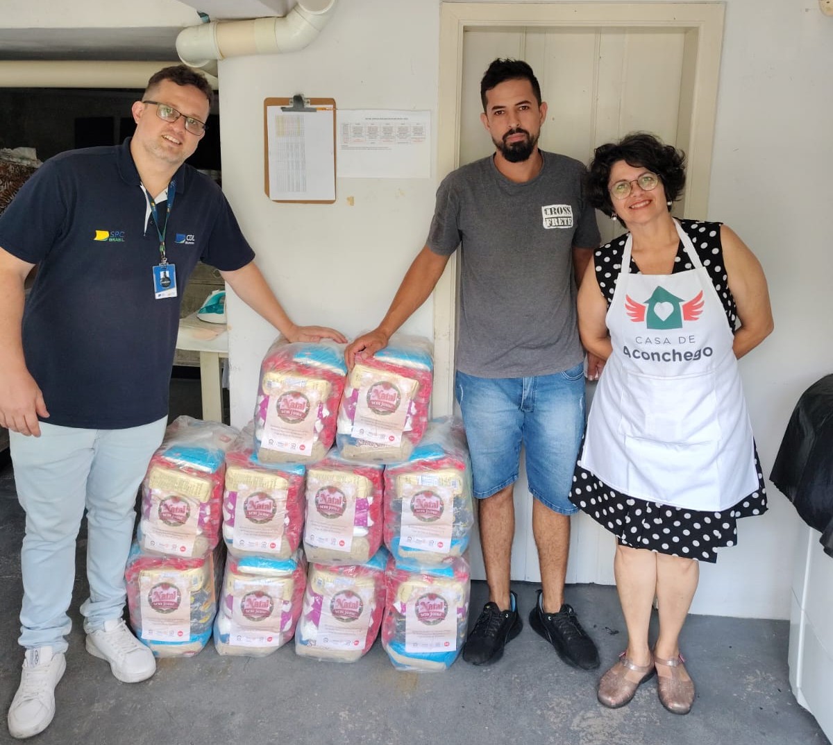 CDL Blumenau doa 75 cestas básicas a instituições de Blumenau