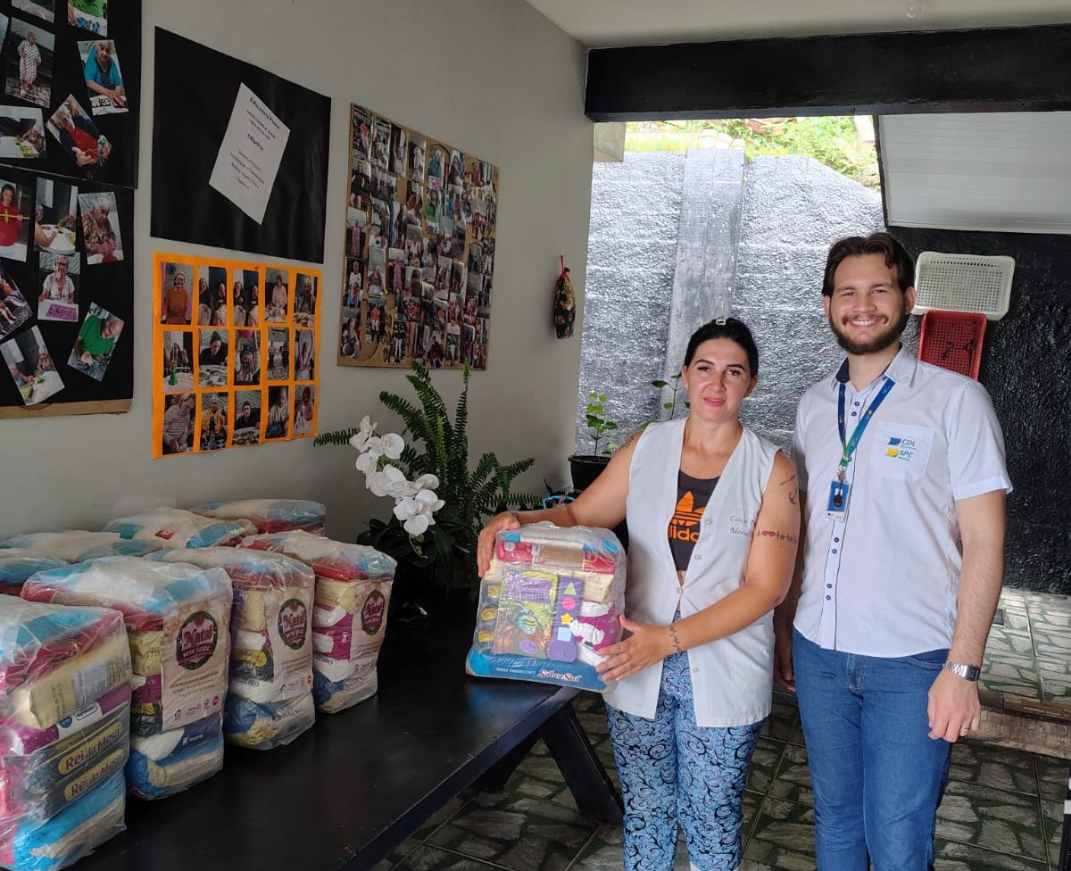 CDL Blumenau doa 75 cestas básicas a instituições de Blumenau