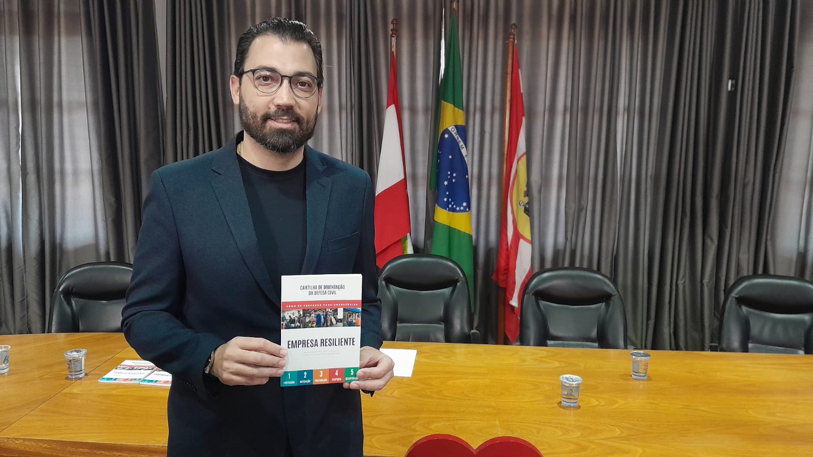 CDL Blumenau reforça preparação das empresas para emergências com cartilha específica