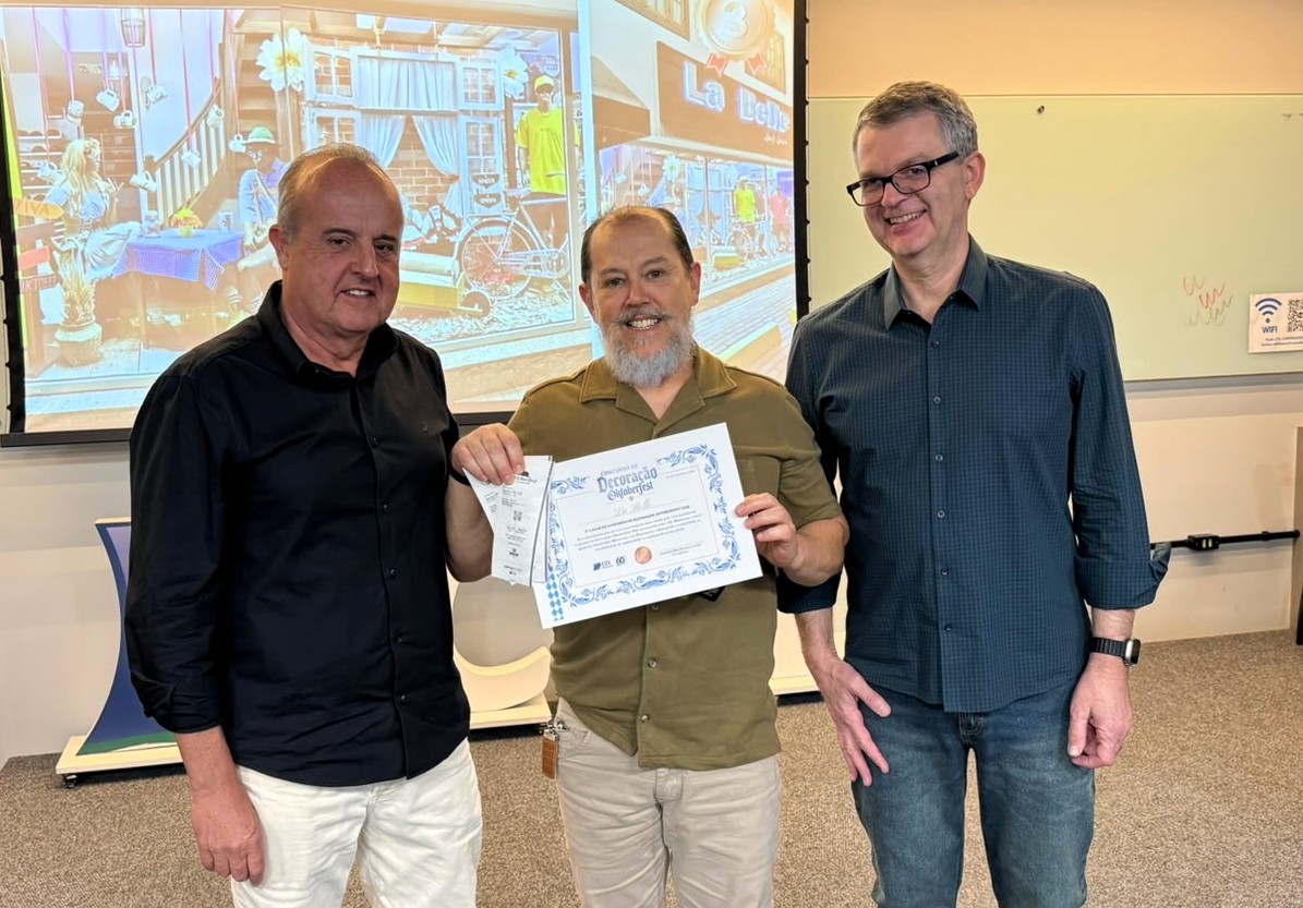 CDL Blumenau entrega prêmios às vencedoras do Concurso de Decoração da Oktoberfest