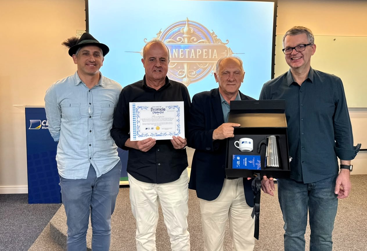 CDL Blumenau entrega prêmios às vencedoras do Concurso de Decoração da Oktoberfest