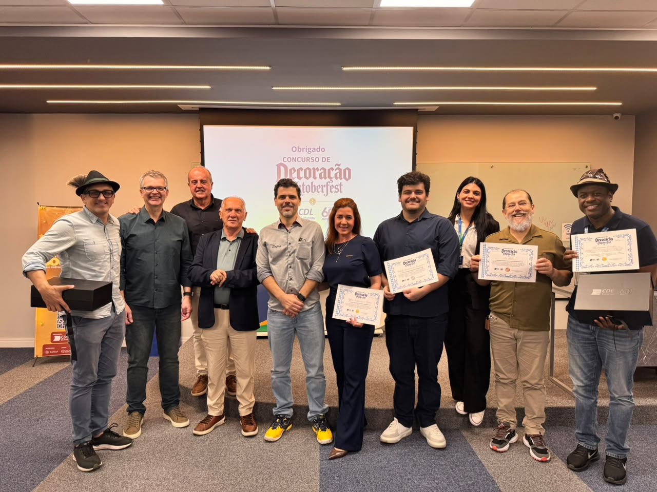CDL Blumenau entrega prêmios às vencedoras do Concurso de Decoração da Oktoberfest