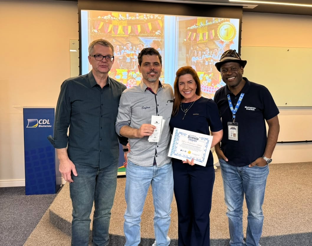 CDL Blumenau entrega prêmios às vencedoras do Concurso de Decoração da Oktoberfest