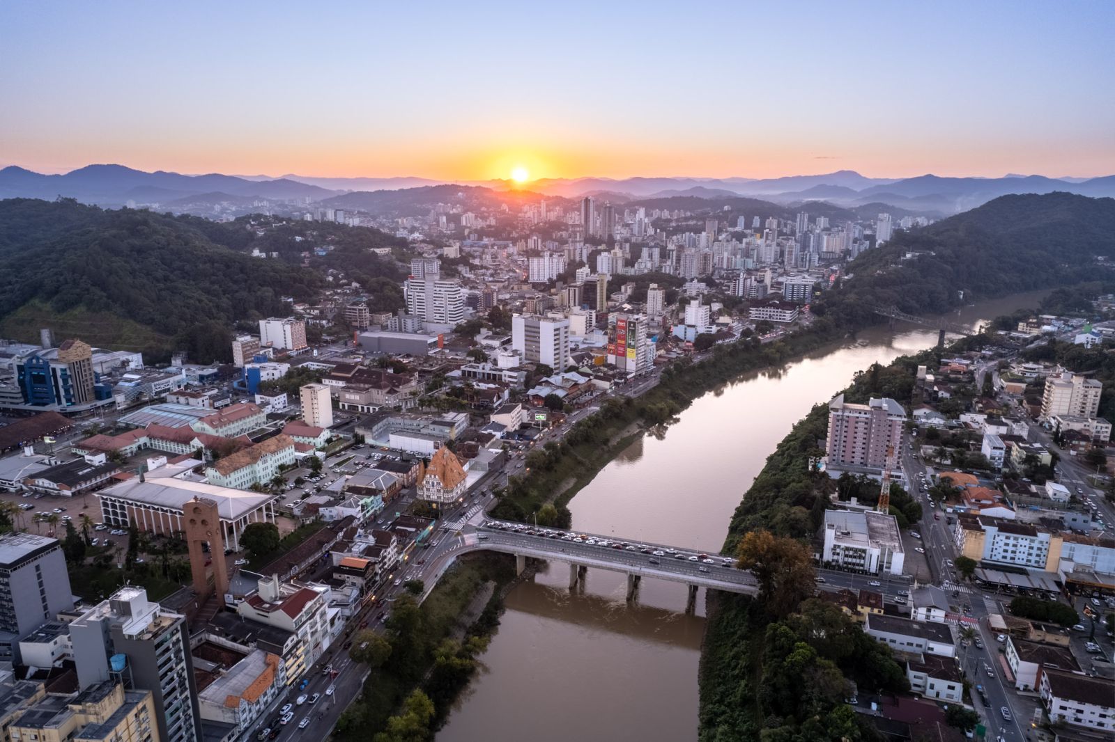Blumenau dobra teto das licitações para micro e pequenas empresas e abre novas oportunidades