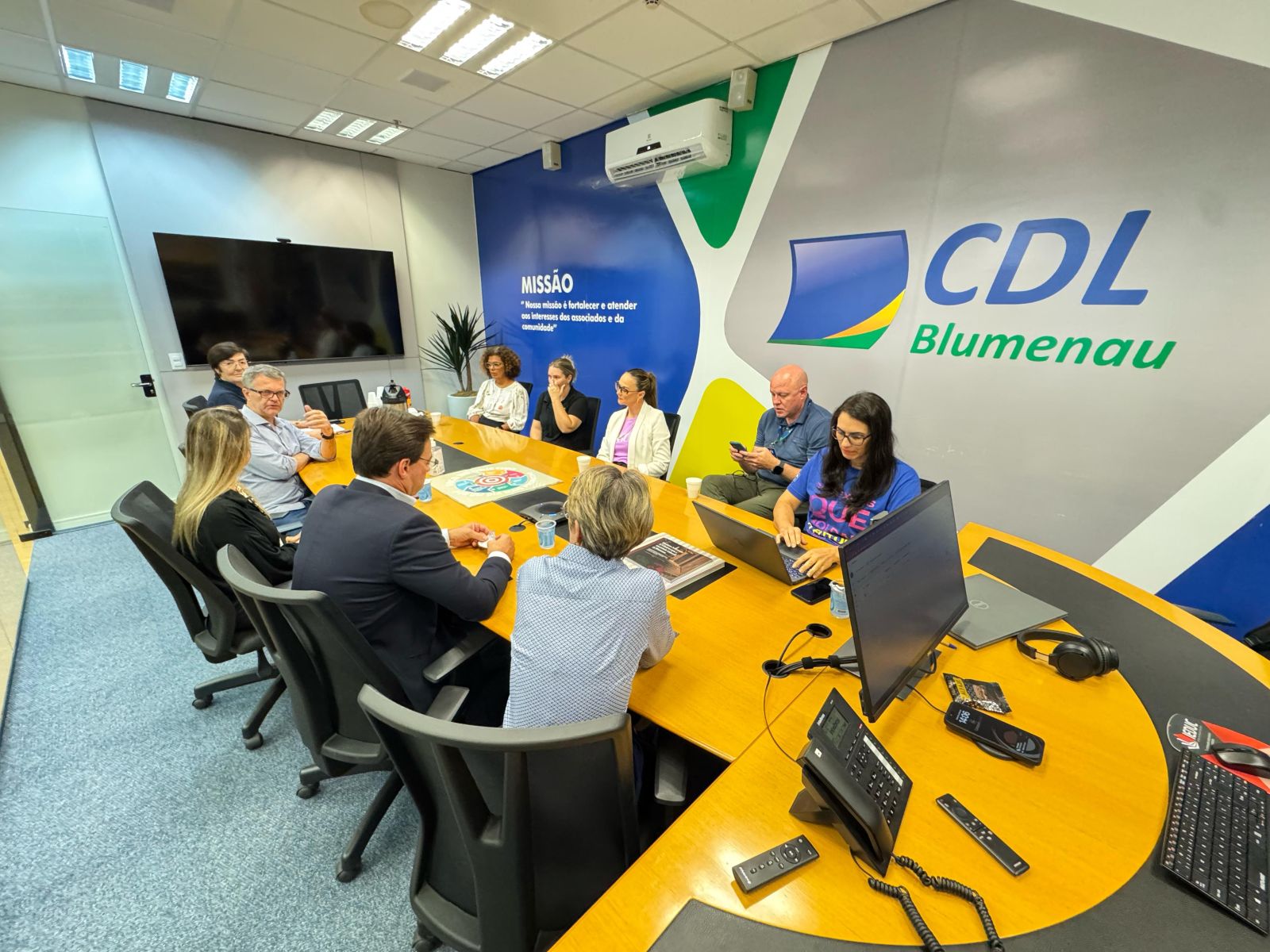 CDL Blumenau recebe autoridades para tratar sobre horário da Rota de Lazer