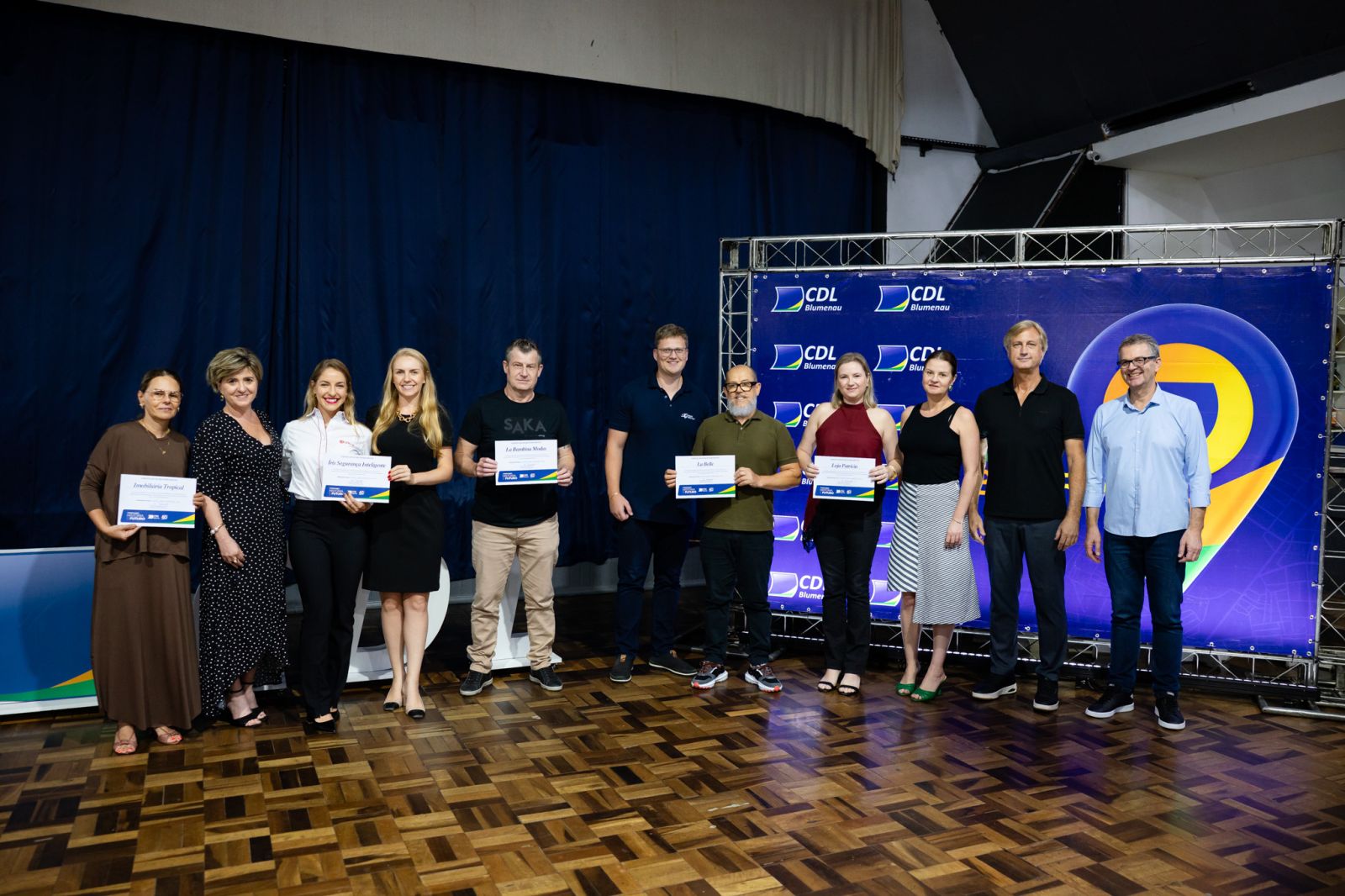 CDL nos Bairros reúne cerca de 200 pessoas no Grande Garcia em noite de homenagens, palestra e networking