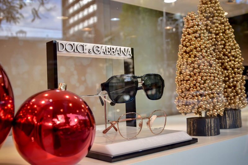 2º Lugar: Authentika - Uma vitrine sofisticada, minimalista e elegante, que exala o espírito natalino.