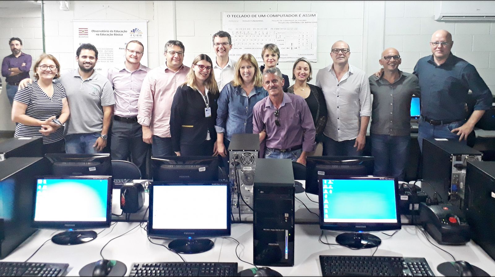 Escola do município recebe computadores doados pela CDL Blumenau