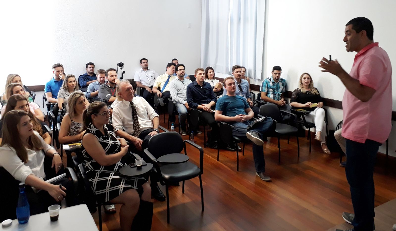 CDL Jovem Blumenau realiza encontro e discute sobre vendas