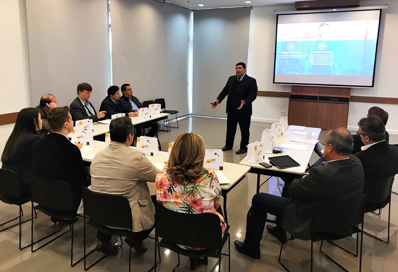 CDL Blumenau e Cecred realizam visita técnica ao SPC Brasil, em São Paulo