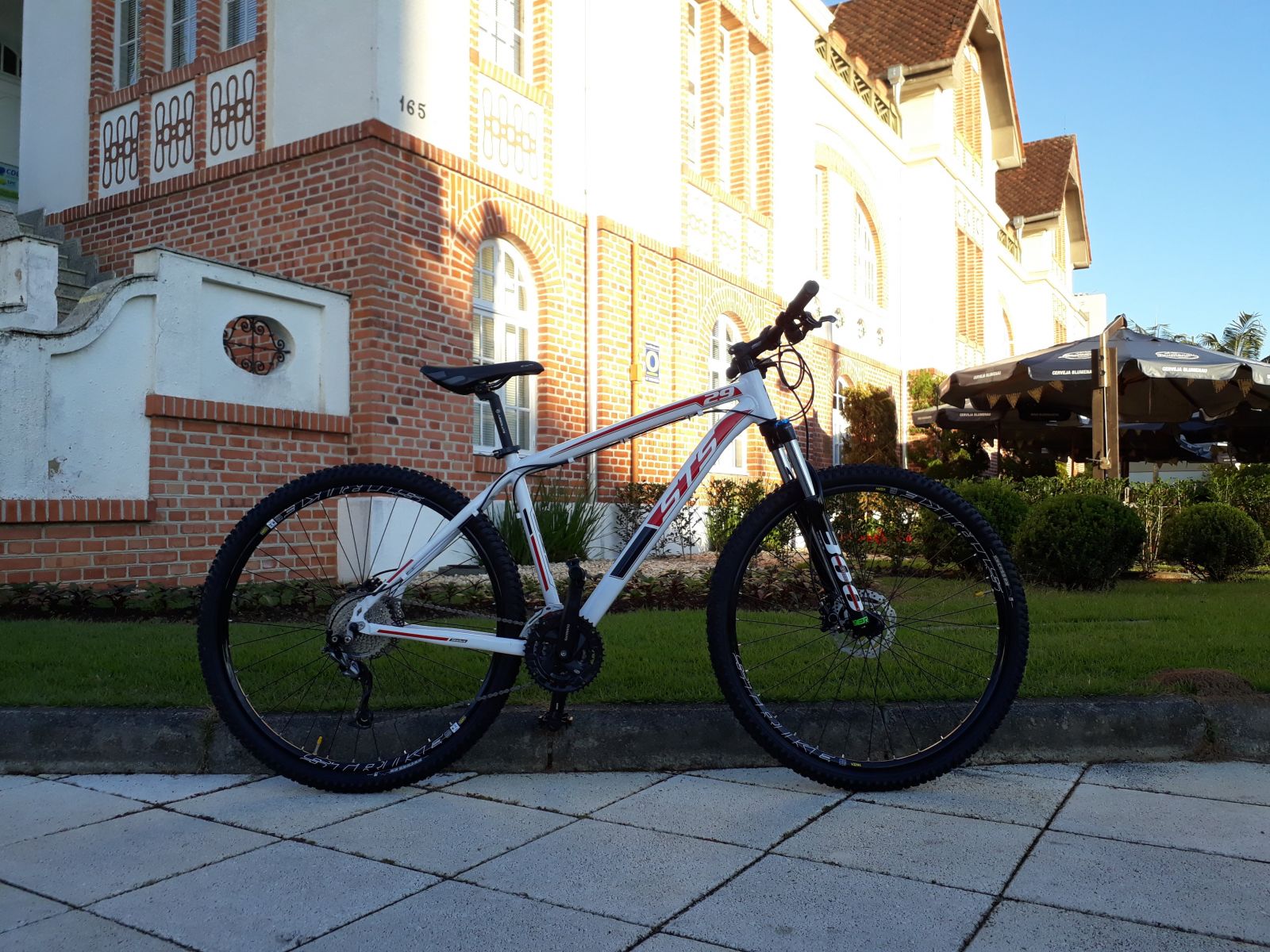 Entidades de Blumenau doam bicicletas à Polícia Militar