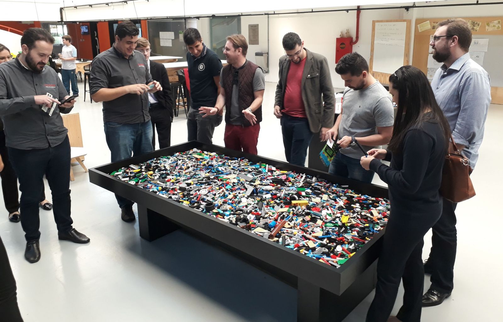 CDL Jovem Blumenau visita Espaço de Educação Maker, no Sesi