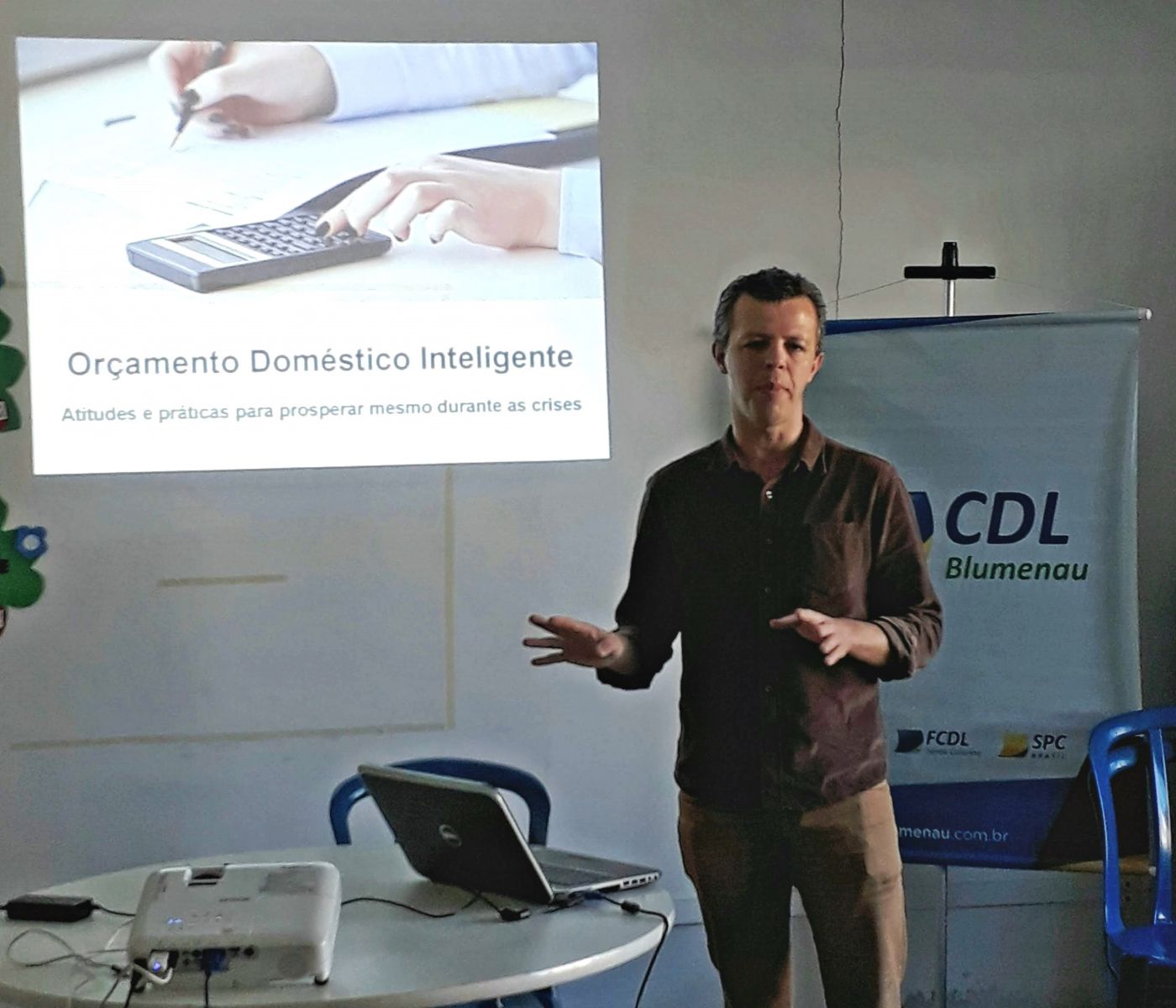 CDL Blumenau promove palestra gratuita sobre orçamento doméstico