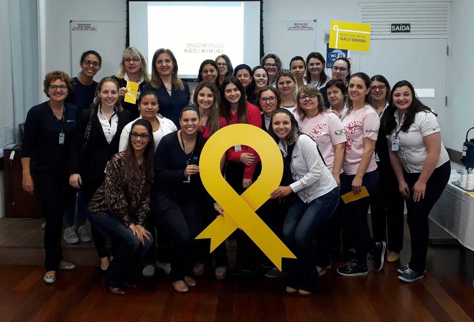 Colaboradoras da CDL Blumenau participam de palestra sobre endometriose