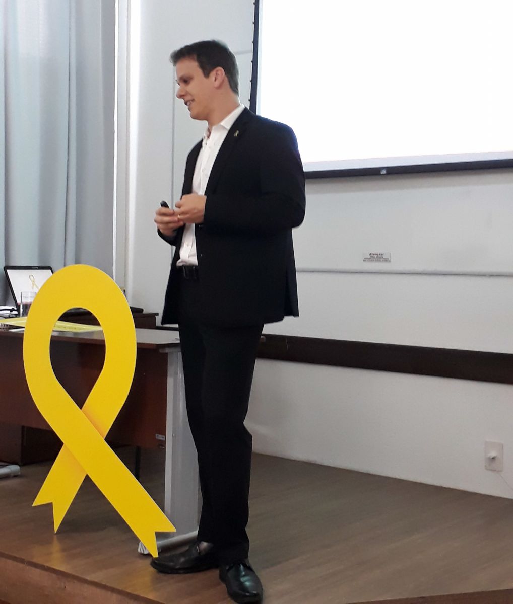 Colaboradoras da CDL Blumenau participam de palestra sobre endometriose