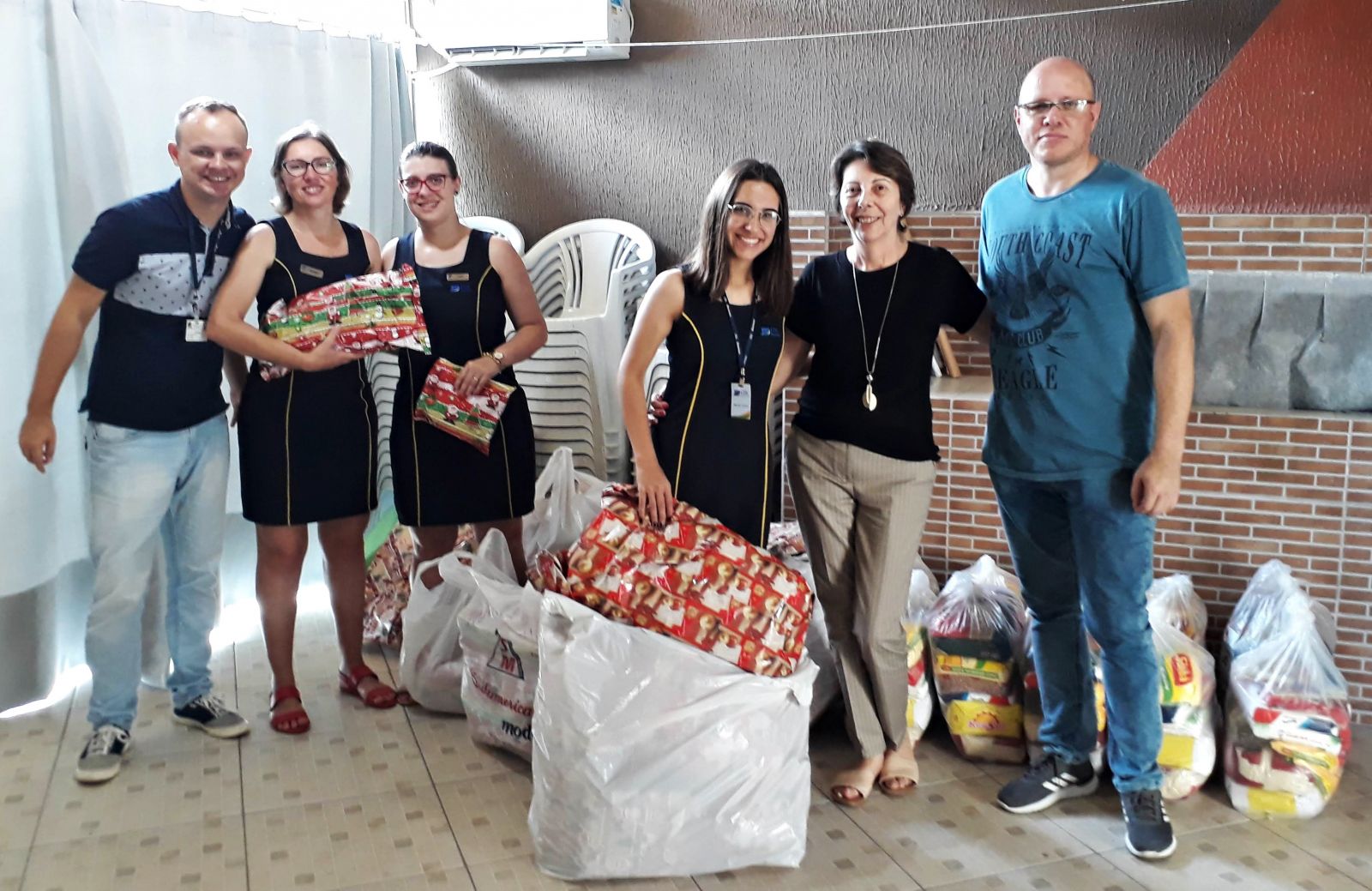 CDL doa brinquedos e cestas básicas a 5 entidades de Blumenau