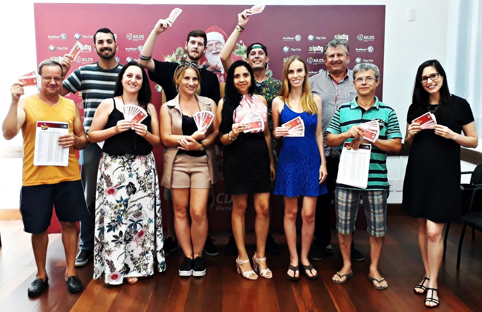 Ganhadores do 3º sorteio da promoção Magia de Natal recebem prêmios
