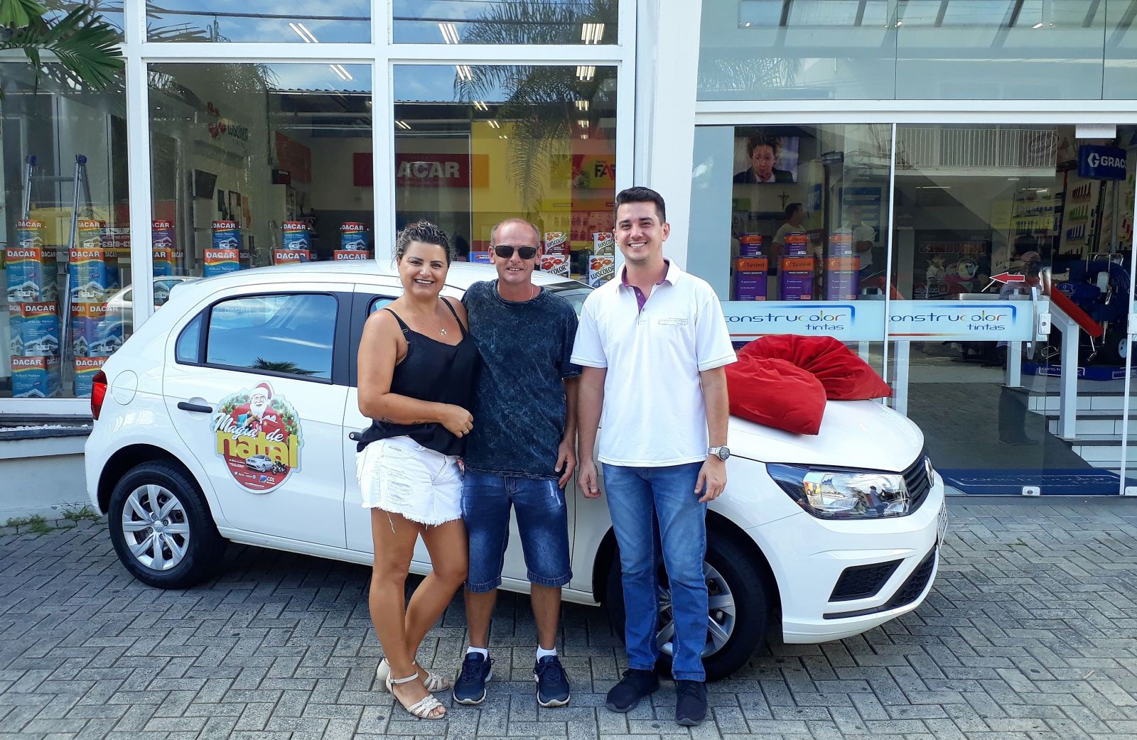 Promoção Magia de Natal entrega carro a Gerson Koegler