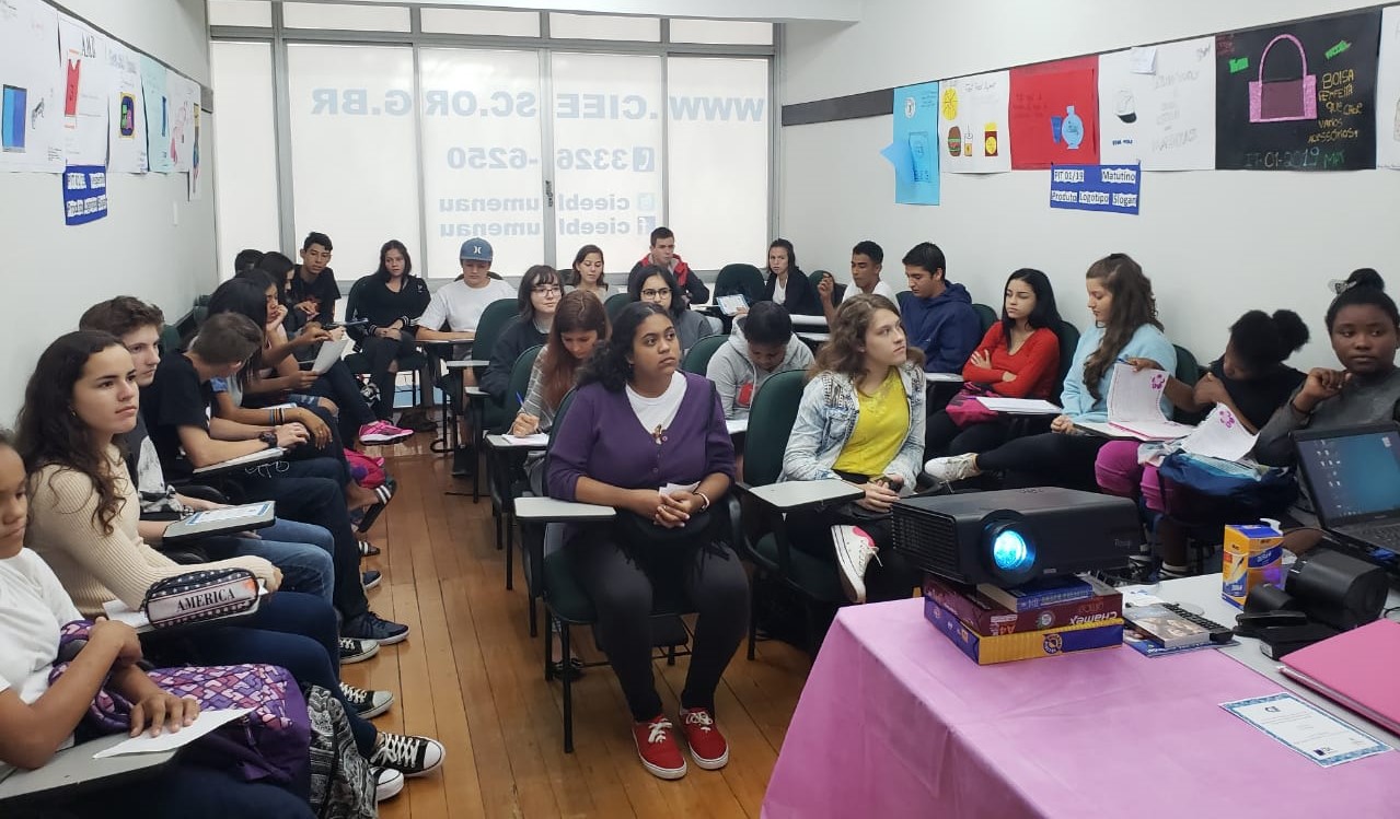 Alunos do período vespertino que concluíram o curso de preparo para o mercado de trabalho.