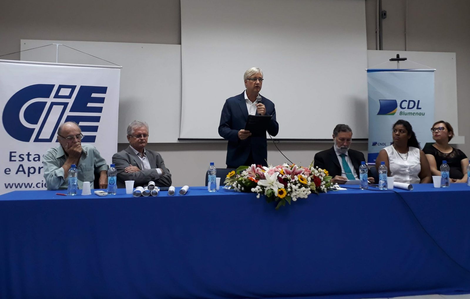53 jovens concluem curso gratuito de preparação para o trabalho, em Blumenau