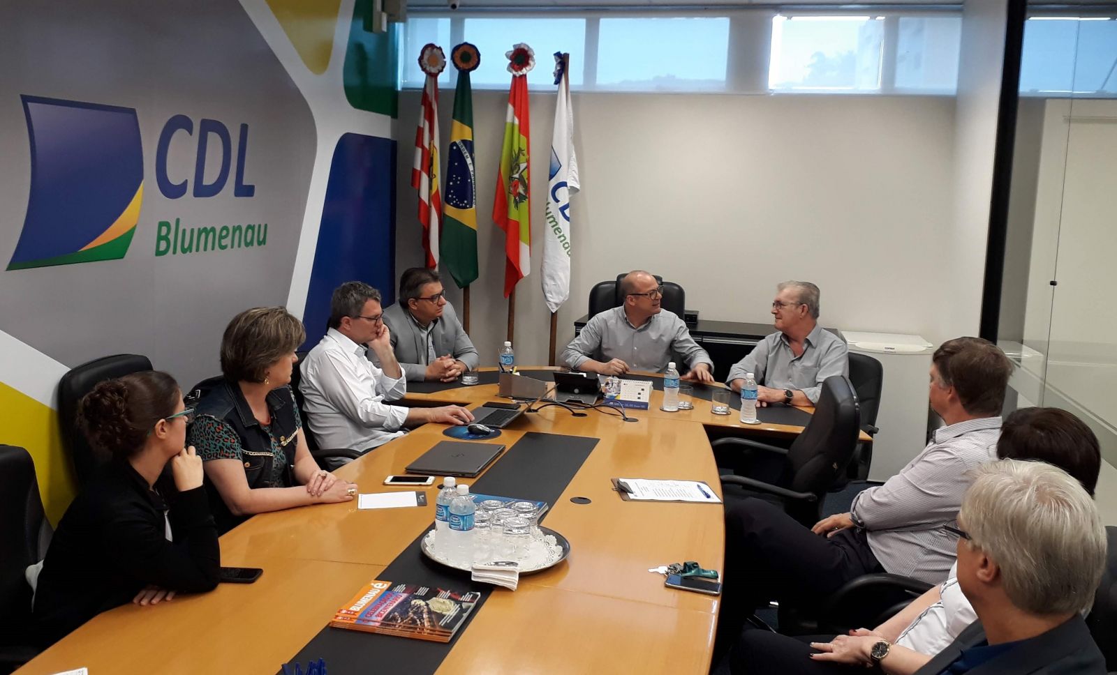 Presidente da Viacredi faz visita à CDL Blumenau