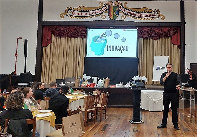 palestra oferecida pela Viacredi e Ailos “Inovação Empreendedora: Um olhar para o futuro dos negócios”