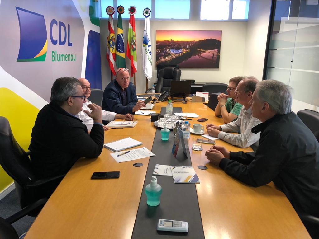 CDL Blumenau recebe presidentes para reunião distrital 