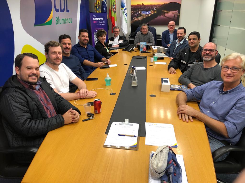 Área Azul é tema de reunião da diretoria da CDL Blumenau