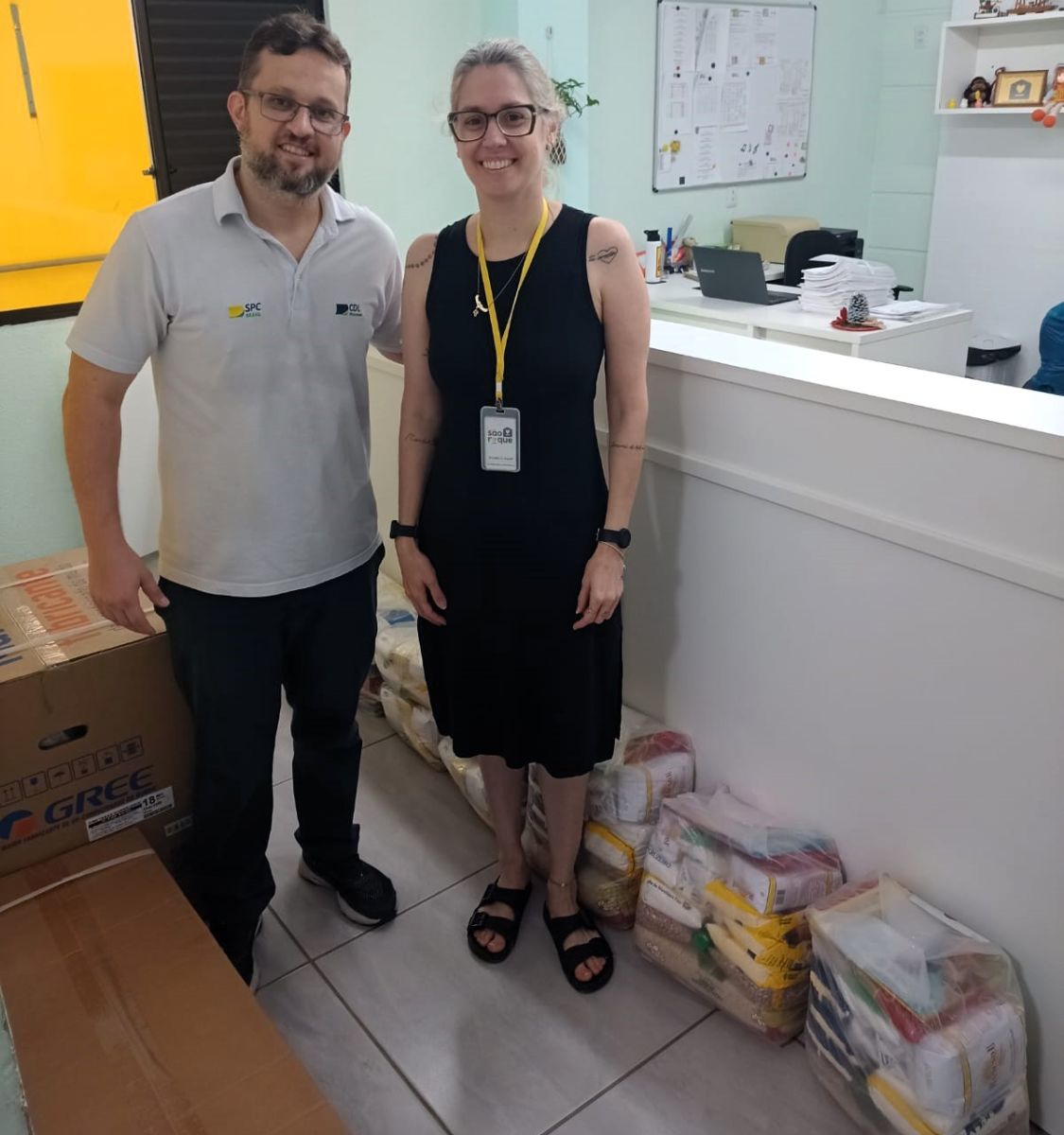 CDL Blumenau doa 65 cestas básicas a entidades da cidade