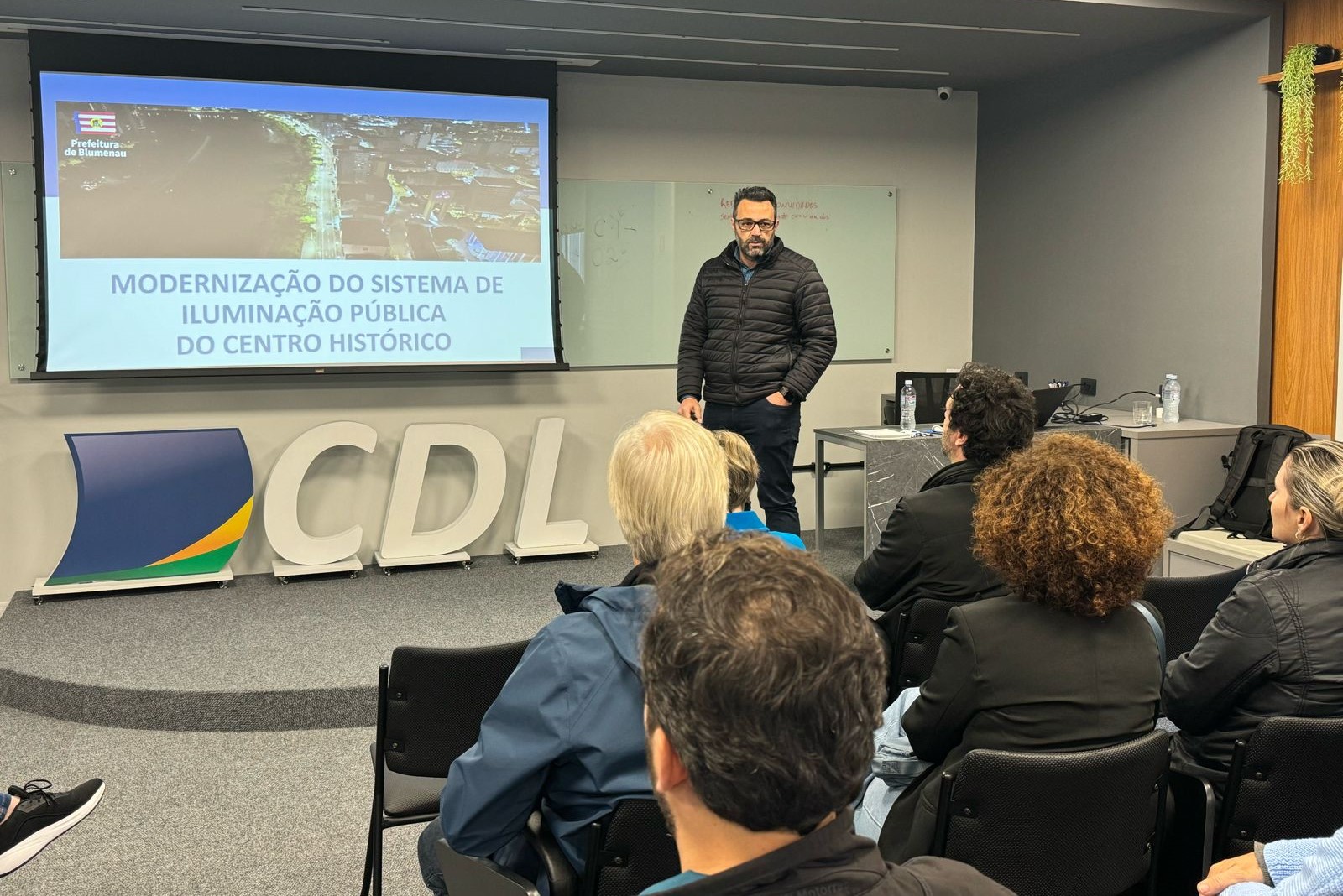 Município anuncia entrega da modernização da iluminação pública, na CDL Blumenau
