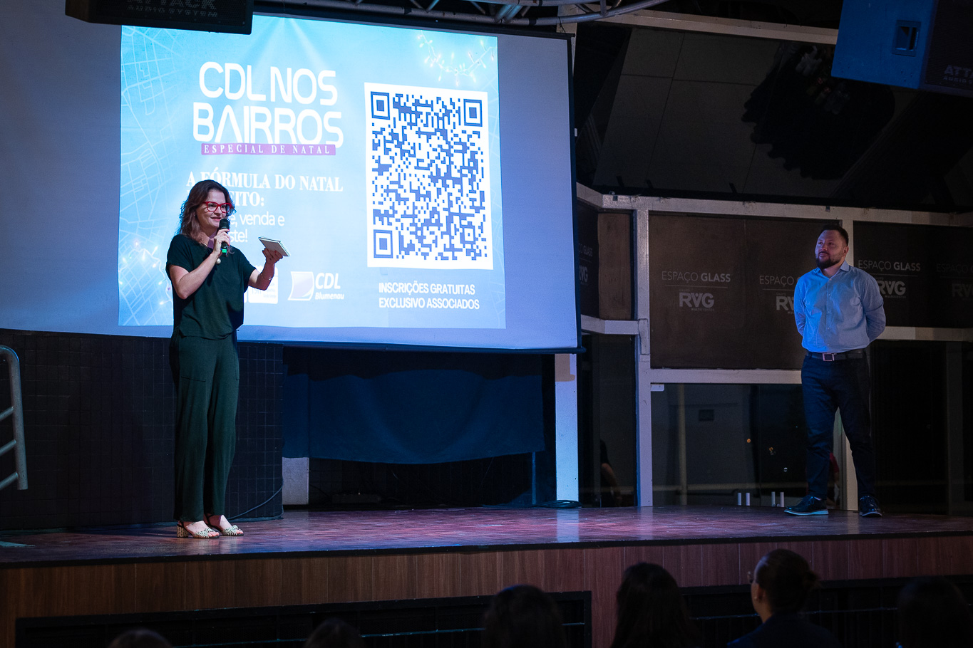 A diretora de Relações Institucionais da CDL Blumenau, Ana Paula Ruschel, também se pronunciou, reforçando o compromisso da entidade com o desenvolvimento de seus associados. 