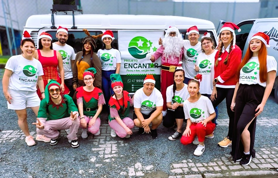 CDL Blumenau e Projeto Encantar levam alegria e solidariedade às crianças carentes