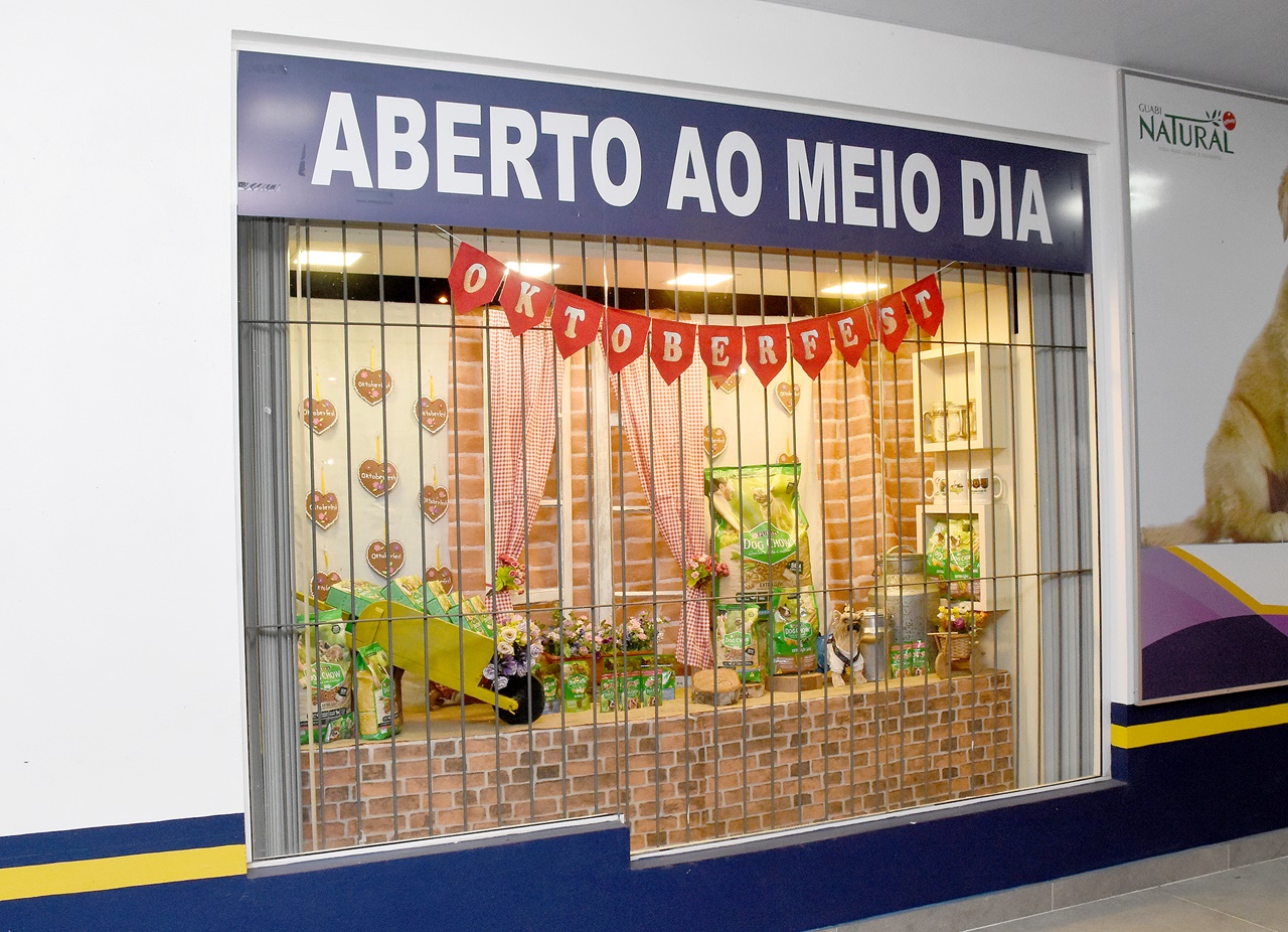 O Pet Shop Patinho Feio, da Itoupava Central, alcançou a terceira colocação no Concurso de Vitrines Oktoberfest.