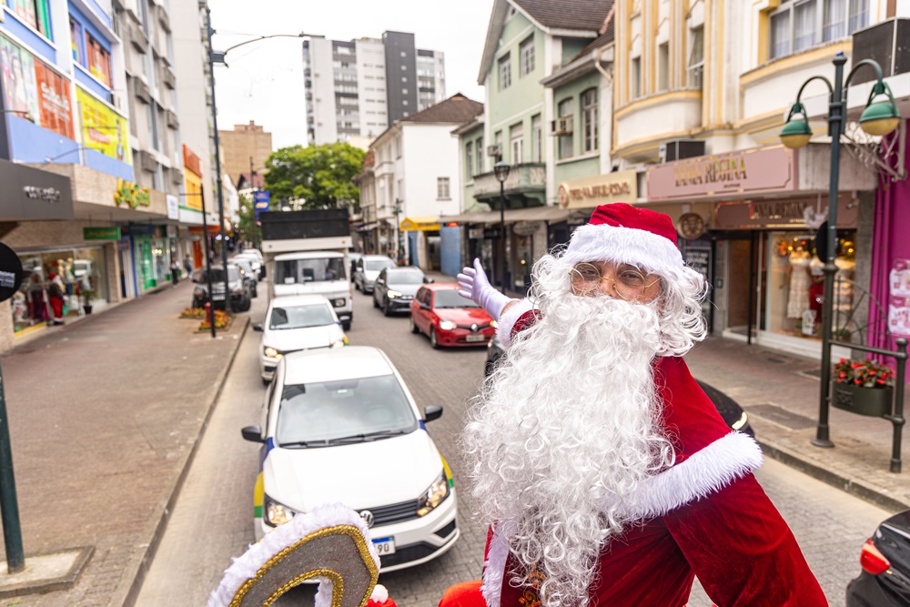 carreata de Natal promovida pela CDL Blumenau 
