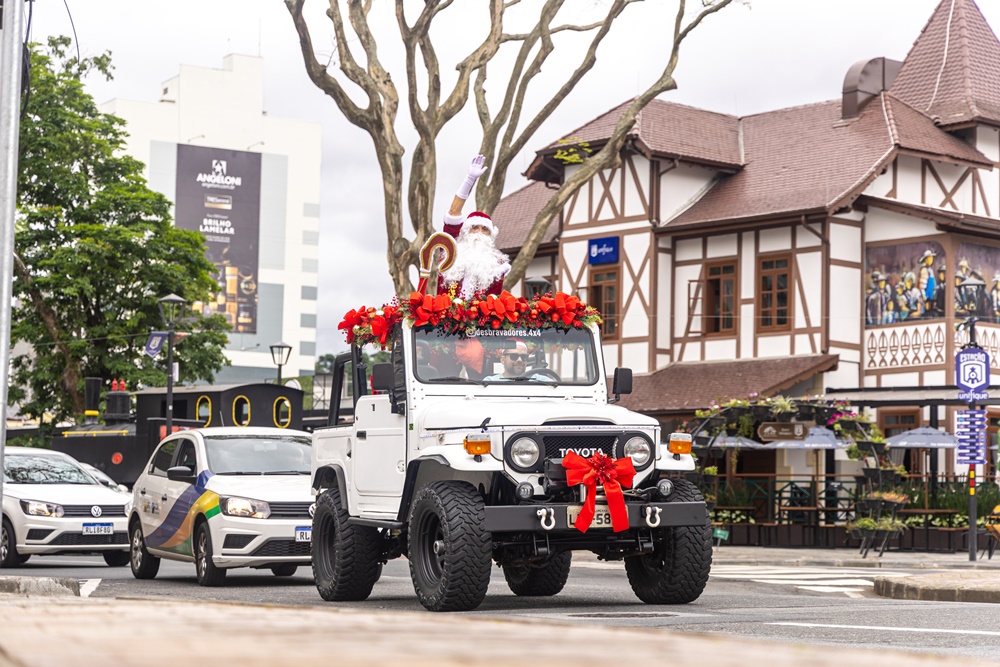 carreata de Natal promovida pela CDL Blumenau 