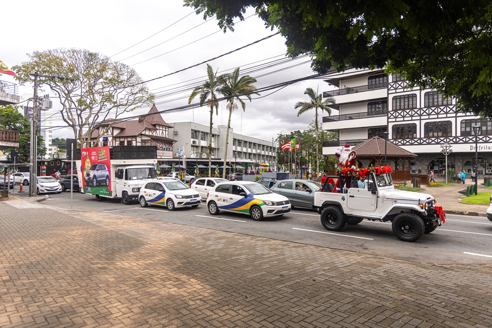carreata de Natal promovida pela CDL Blumenau 