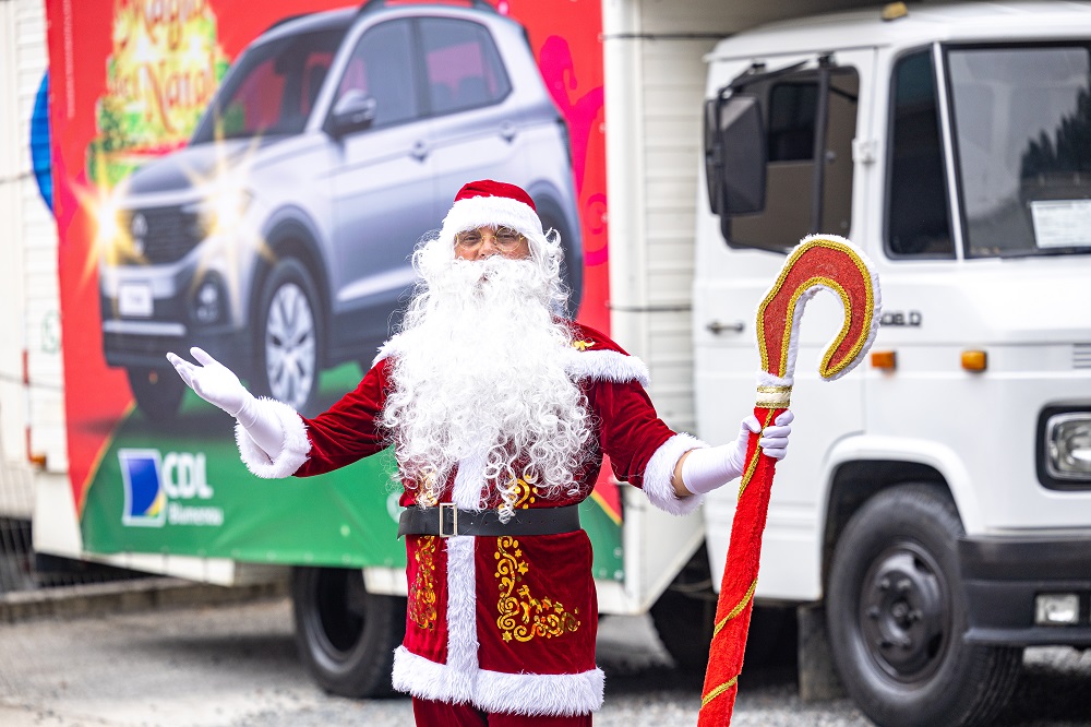 Carreata de Natal da CDL Blumenau chega à região do Garcia