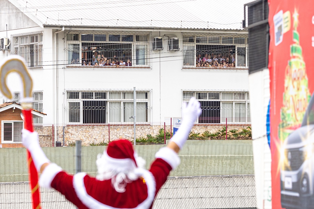Carreata de Natal da CDL Blumenau chega à região do Garcia