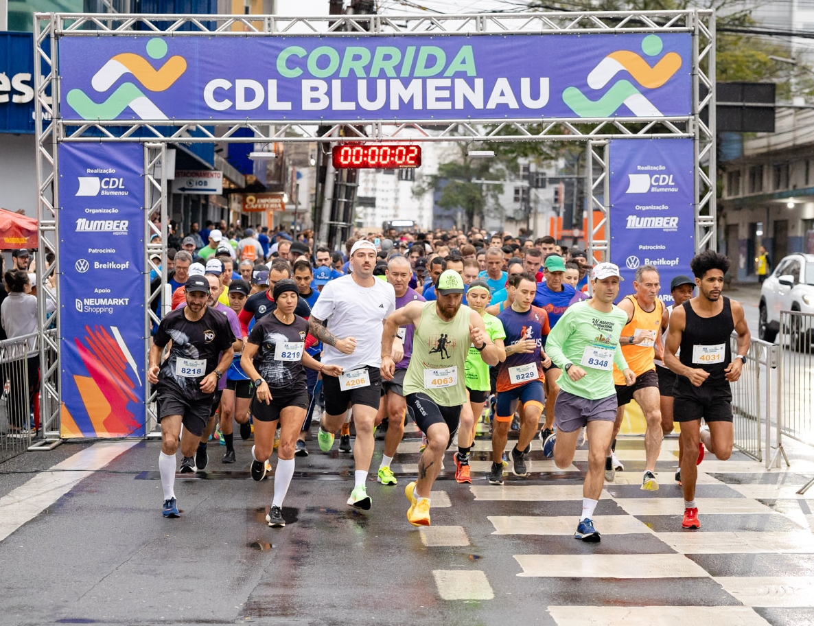 Com mil inscritos, 1ª edição da Corrida CDL Blumenau é realizada com sucesso
