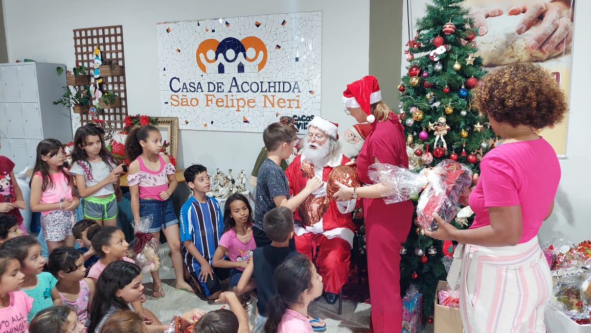 Núcleo do Centro, da CDL Blumenau, entrega mais de 500 brinquedos a crianças carentes