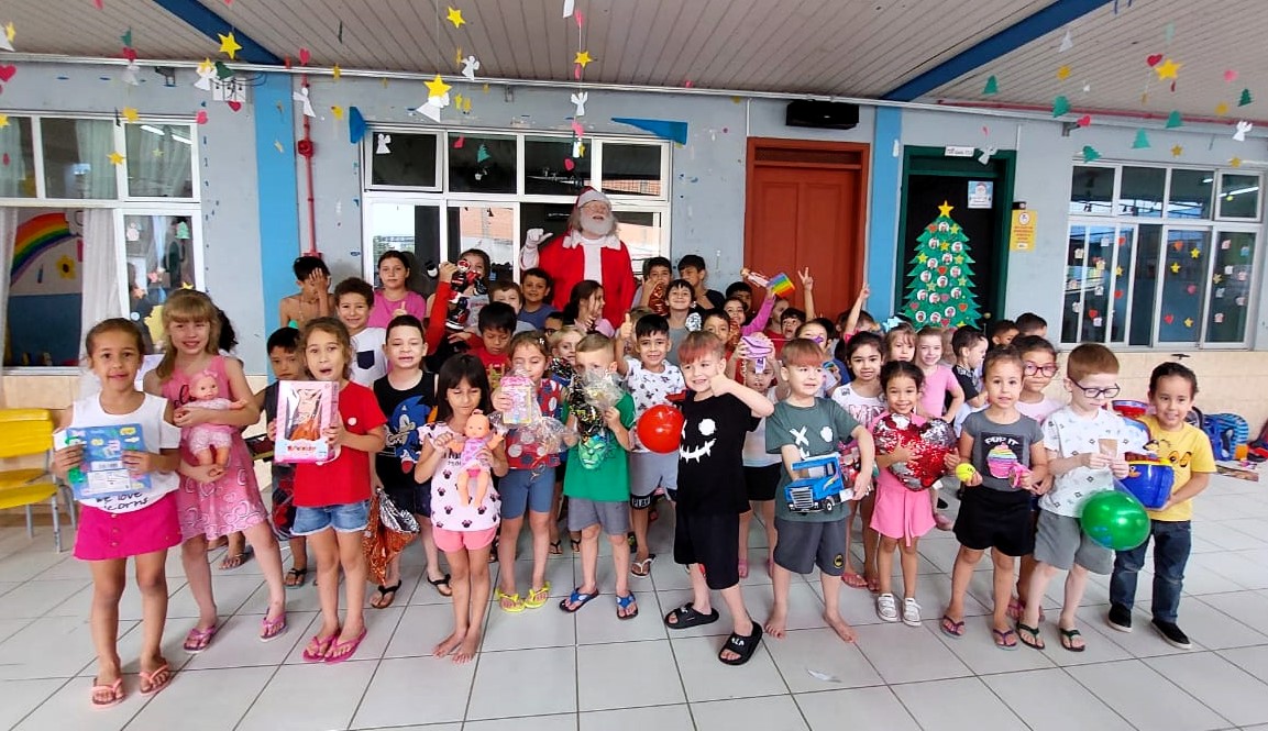 Núcleo do Centro, da CDL Blumenau, entrega mais de 500 brinquedos a crianças carentes