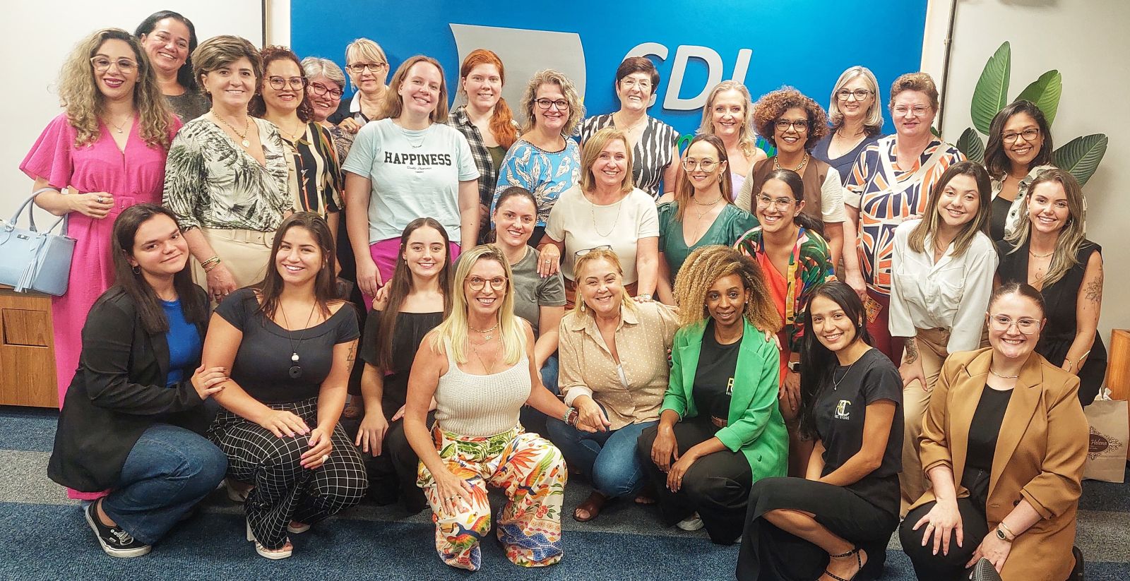 Dia Internacional da Mulher é celebrado na CDL Blumenau com workshop e integração entre elas