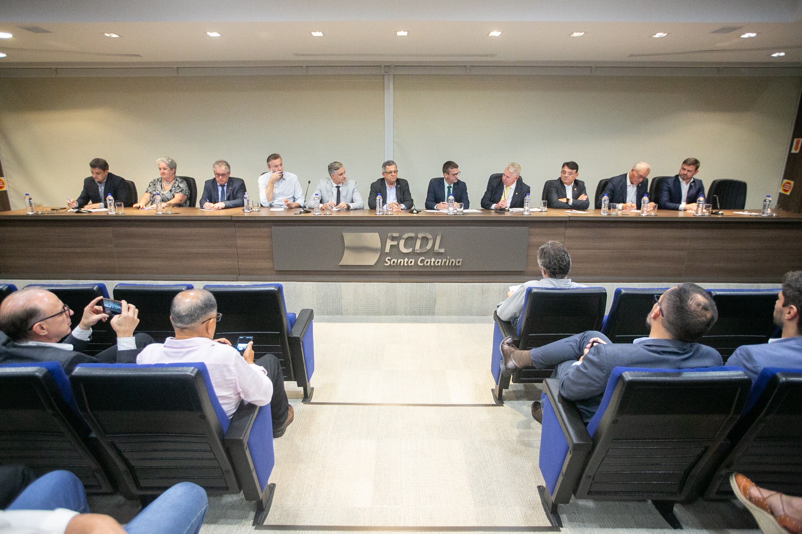 Frente Parlamentar de Apoio ao Comércio Varejista debate demandas do setor na FCDL/SC