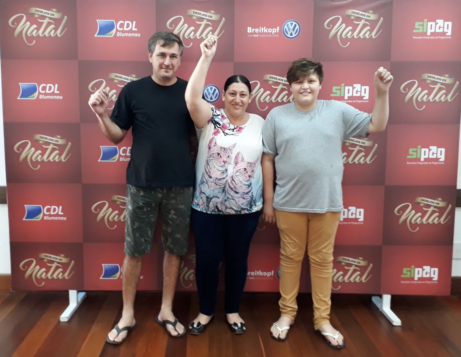 Costureira ganha carro no último sorteio da  promoção Desejos de Natal