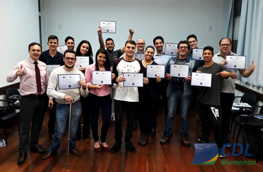 Curso de oratória realizado pela CDL Blumenau tem 100% de aprovação