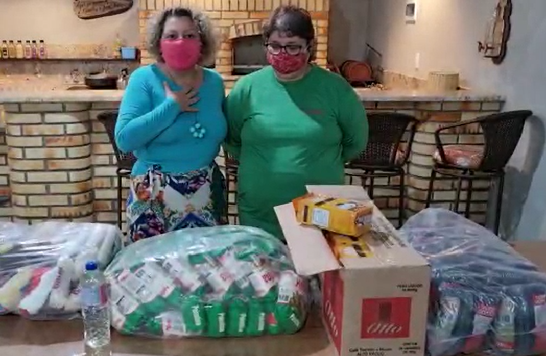 Ganhadora da promoção de Dia das Mães, realizada pela CDL Blumenau, doa o prêmio