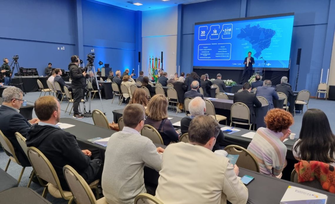 Presidente da CDL Blumenau participa de Encontro de Líderes Empresariais