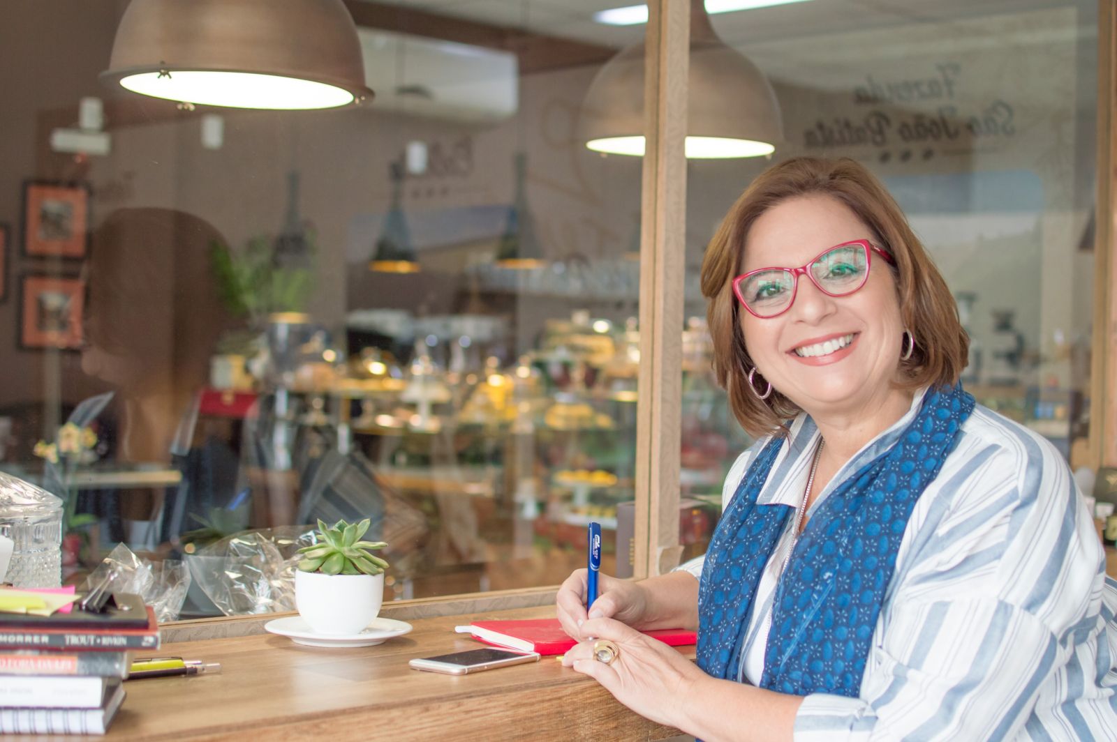 Lúcia Búrigo é especialista em Comunicação e Marketing